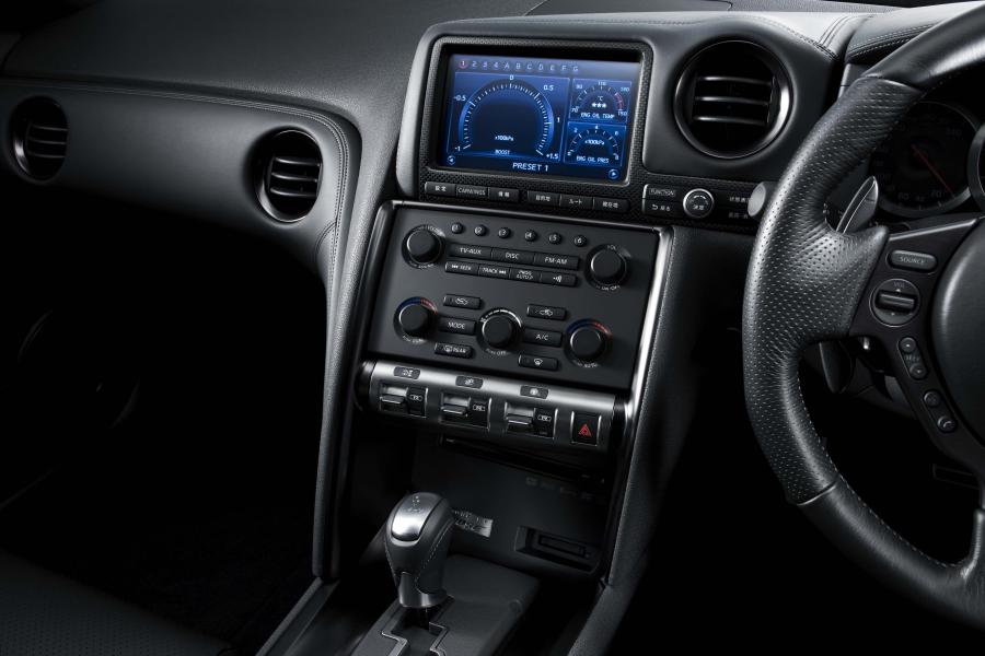  Nissan GT-R Spec V 2009 года  (фото 26 из 40)